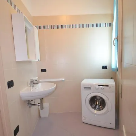 Modern Flat With Private Garden In