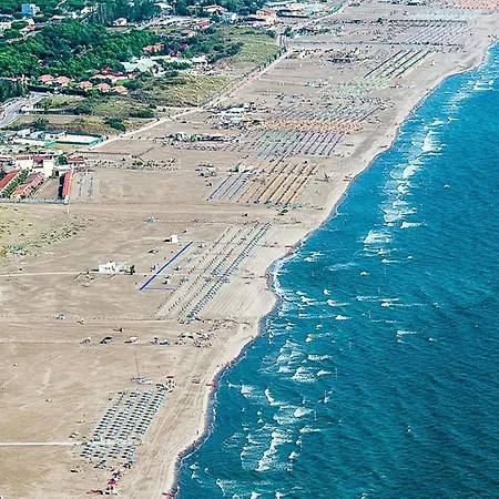 Modern Flat With Private Garden In Apartment Rosolina Mare